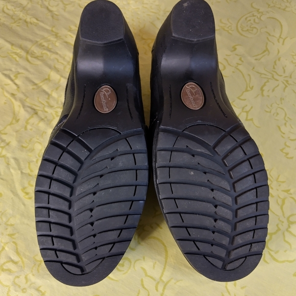 Earth Origins black leather maple woman's 10 medium. Slip on block heel. - Picture 7 of 9